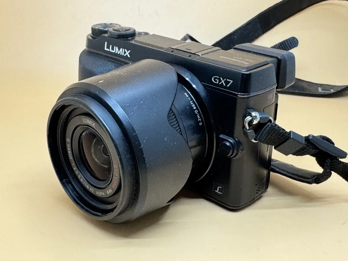 파나소닉 루믹스 GX7 하이엔드 디카 팝니다.